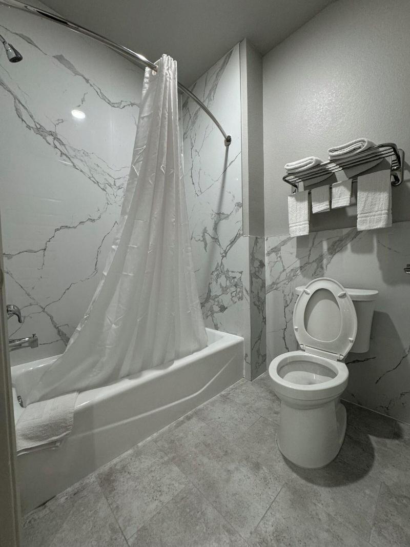 Crystal Inn image