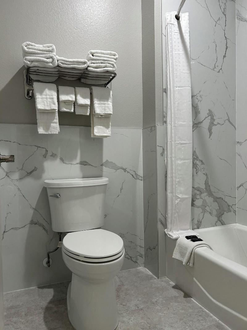 Crystal Inn image