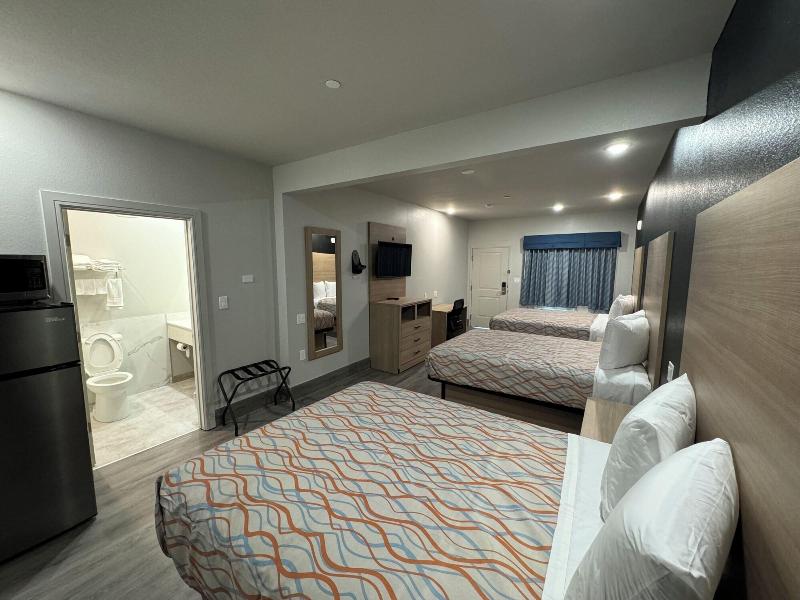 Crystal Inn image