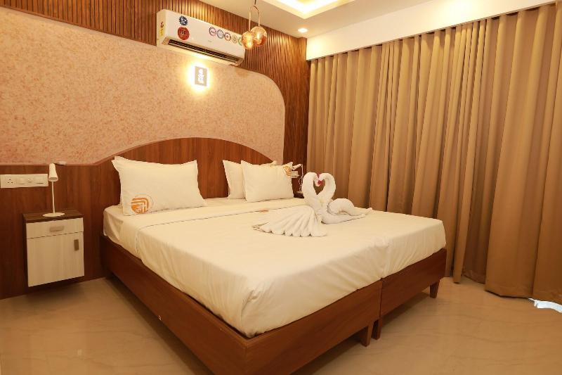 Hotel Liwa Tower image