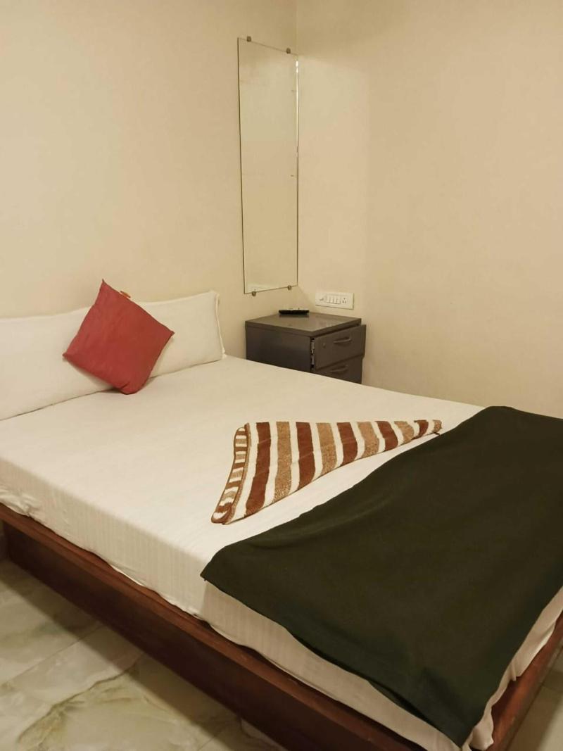 New Tara By Glitz Hotels image