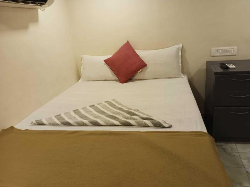 New Tara By Glitz Hotels image