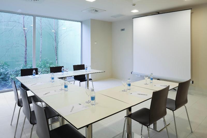 Holiday Inn Express Pamplona image