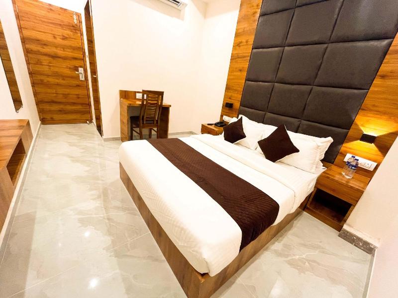 Hotel Grand Executive image