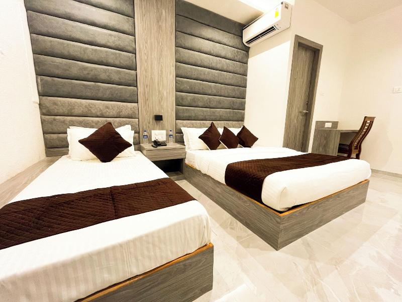 Hotel Grand Executive image
