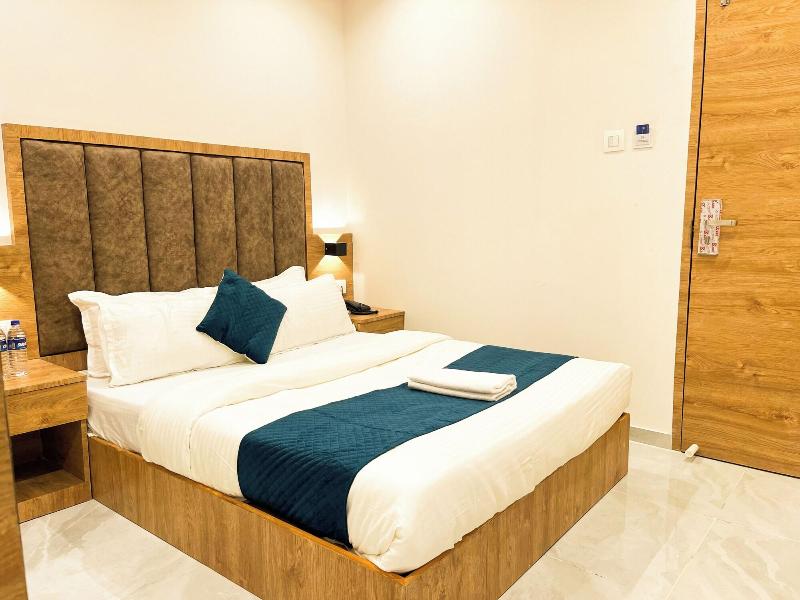 Hotel Grand Executive image