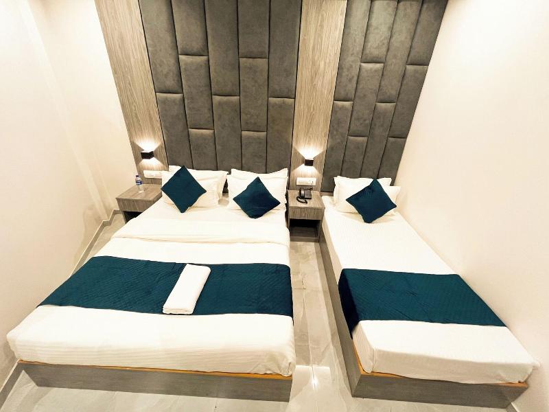 Hotel Grand Executive image