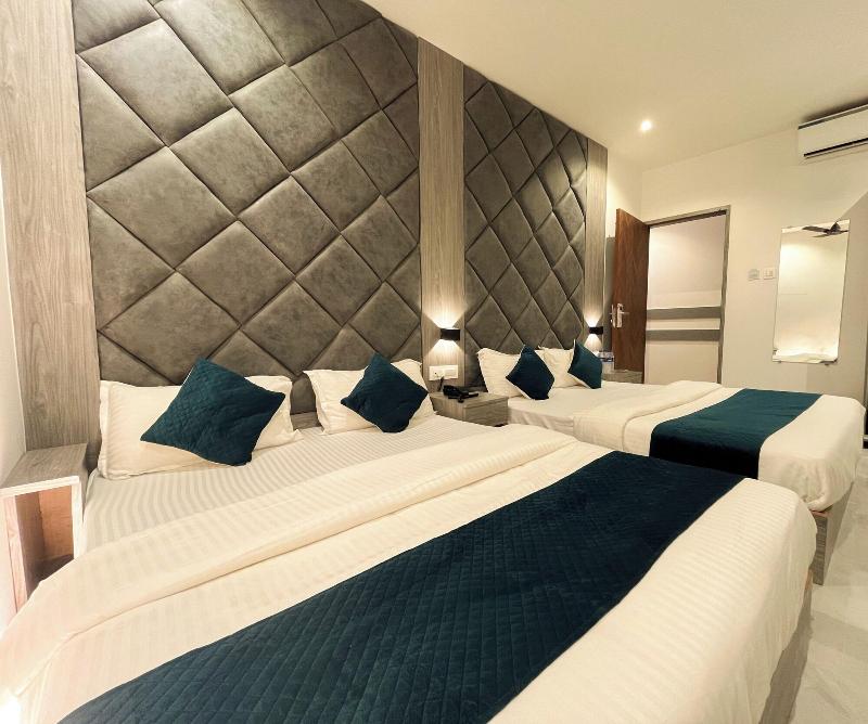 Hotel Grand Executive image