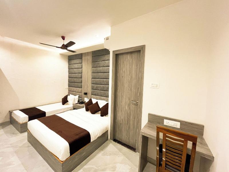 Hotel Grand Executive image