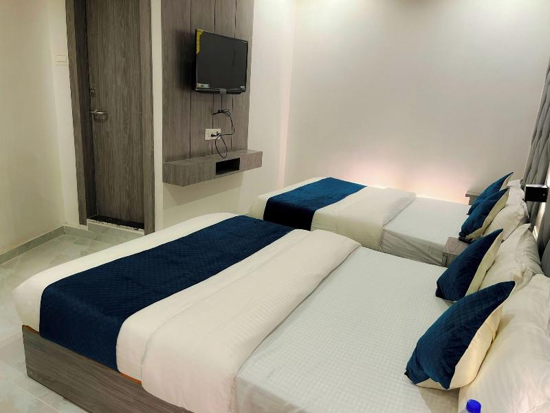 Hotel Grand Executive image
