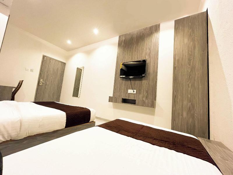 Hotel Grand Executive image
