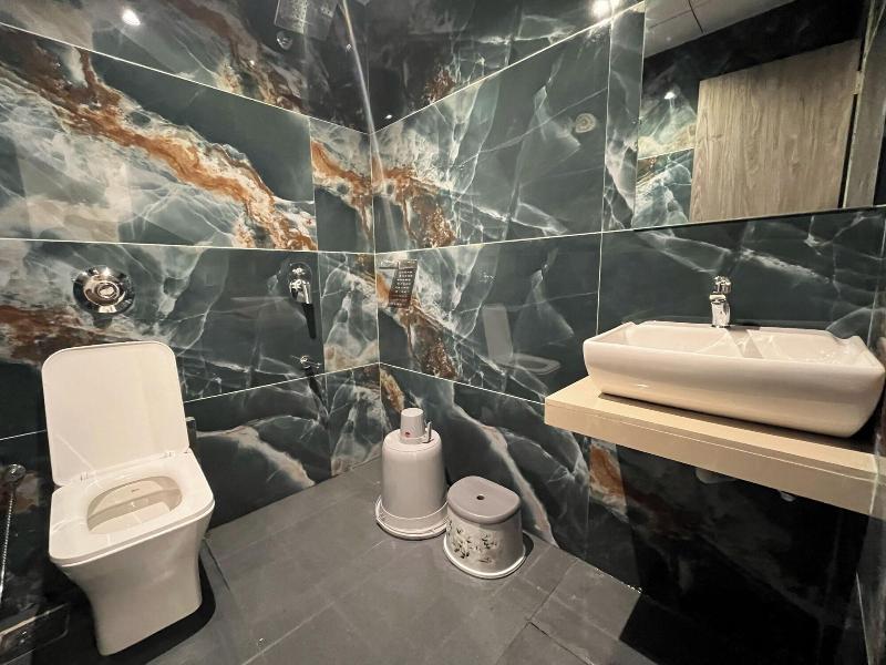 Hotel Grand Executive image