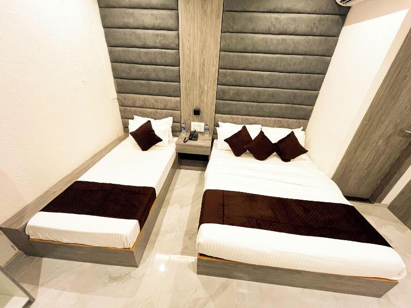 Hotel Grand Executive image