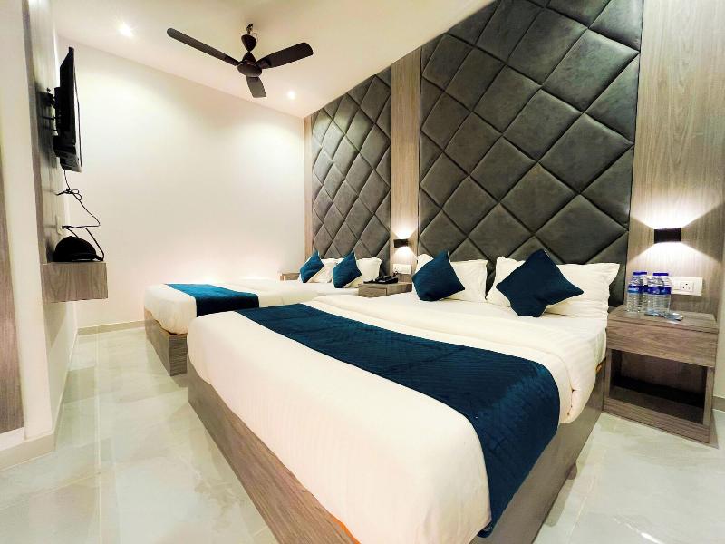 Hotel Grand Executive image