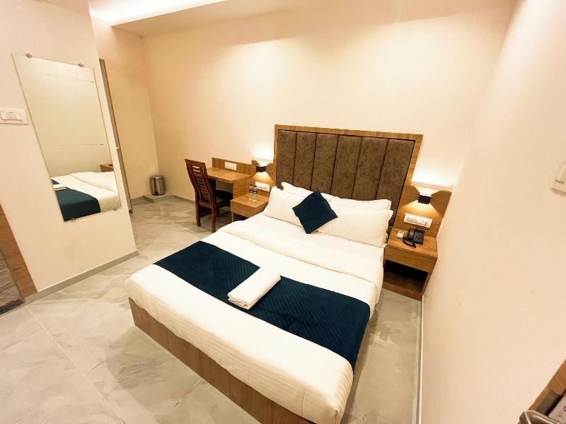Hotel Grand Executive image