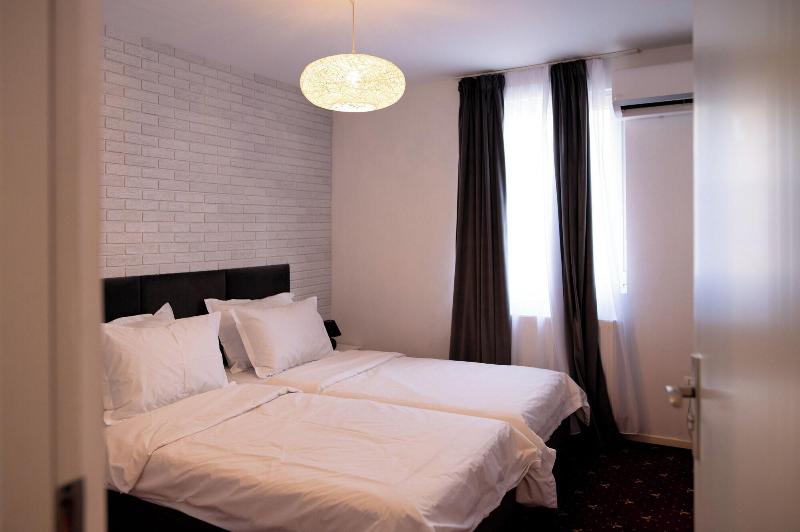 Moise House Kosher Aparthotel image