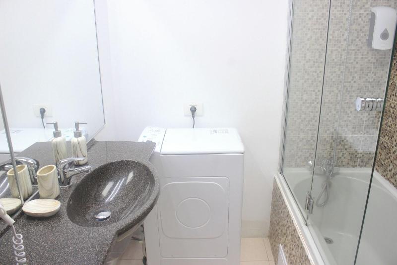 Moise House Kosher Aparthotel image