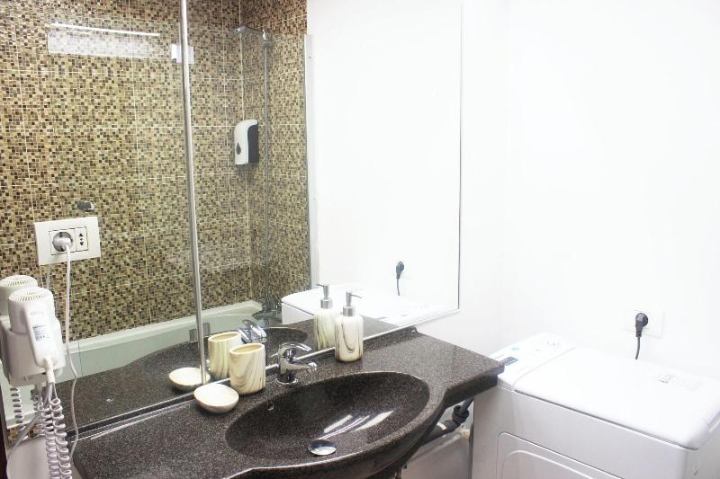 Moise House Kosher Aparthotel image