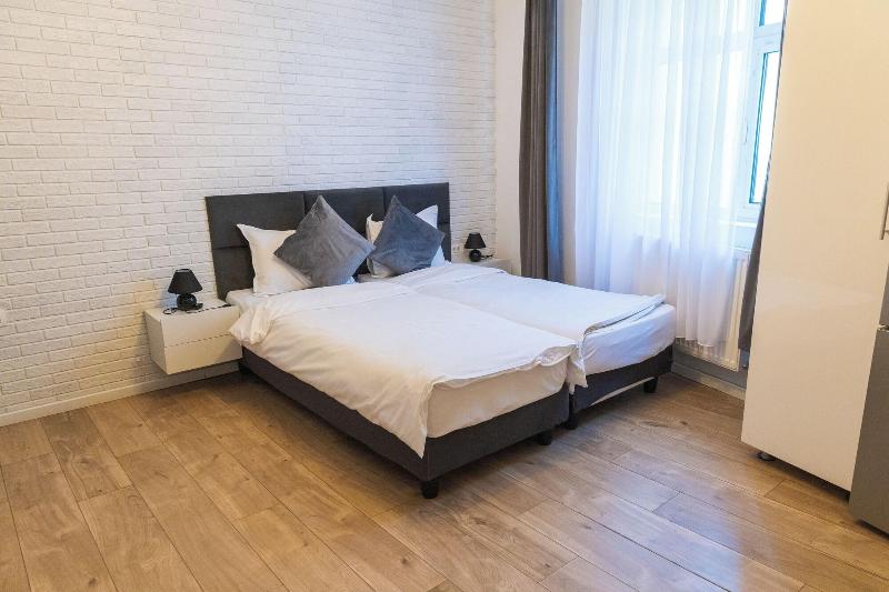 Moise House Kosher Aparthotel image