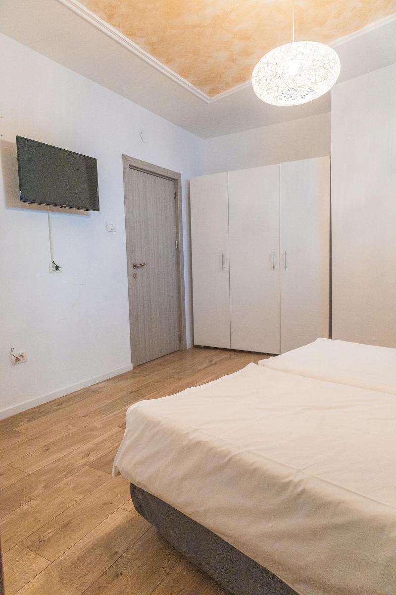 Moise House Kosher Aparthotel image