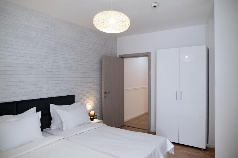 Moise House Kosher Aparthotel image