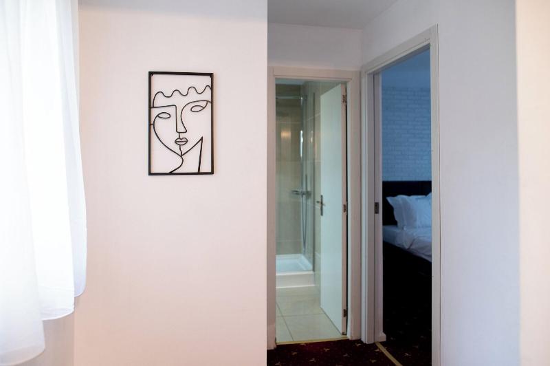 Moise House Kosher Aparthotel image