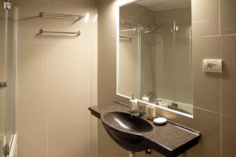 Moise House Kosher Aparthotel image