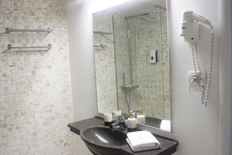 Moise House Kosher Aparthotel image