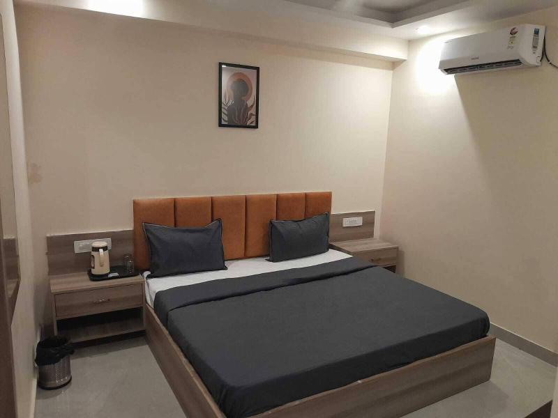 Hotel Shiv Inn By T And M Hotels image