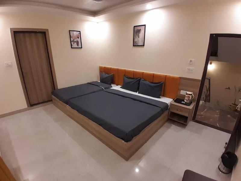 Hotel Shiv Inn By T And M Hotels image
