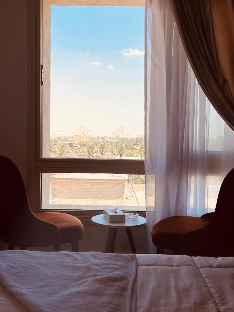 Pyramids Sunshine View image