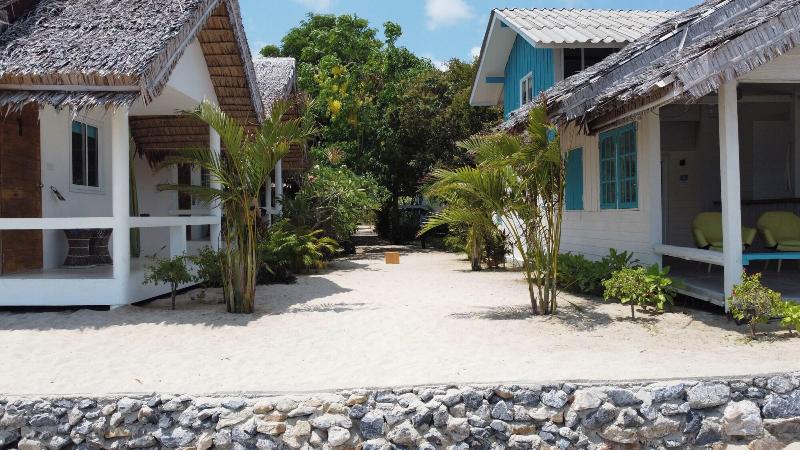 Sand Terrace Beach Bungalows — general view