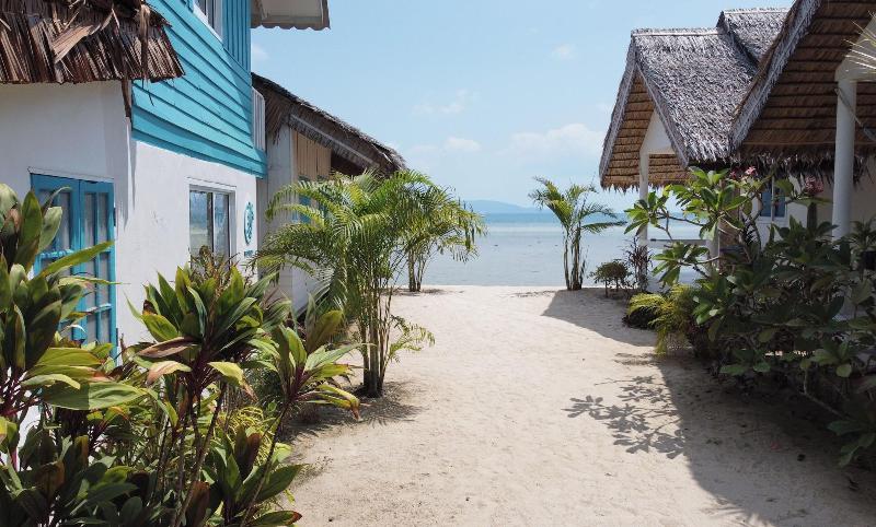 Sand Terrace Beach Bungalows — general view