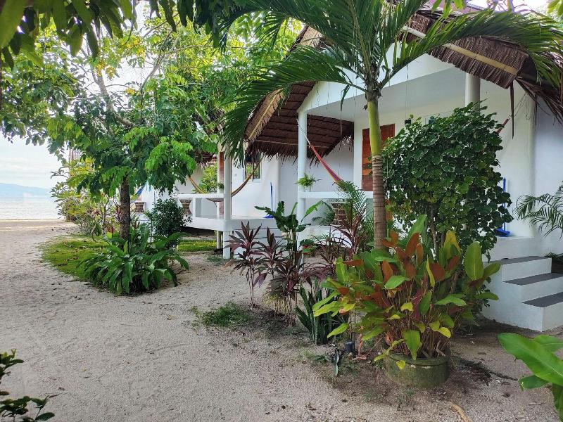 Sand Terrace Beach Bungalows — general view