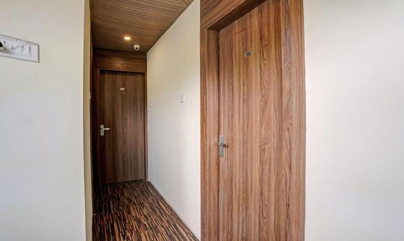 New Harshita Inn By Glitz Hotel image