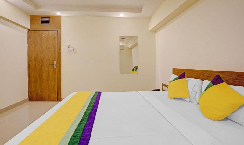 New Harshita Inn By Glitz Hotel image