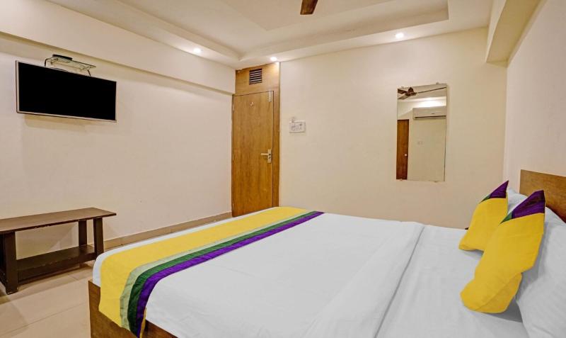 New Harshita Inn By Glitz Hotel image