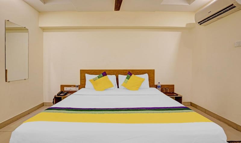 New Harshita Inn By Glitz Hotel image