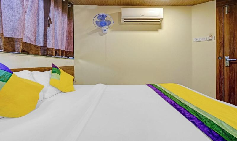 New Harshita Inn By Glitz Hotel image