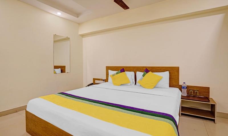New Harshita Inn By Glitz Hotel image