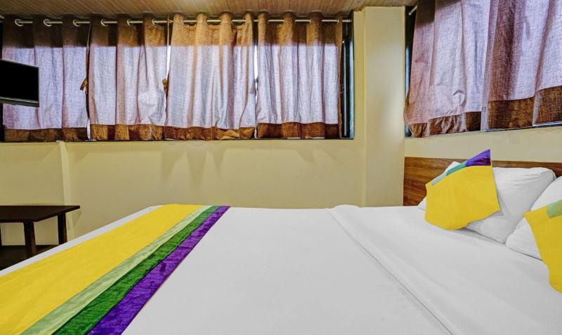 New Harshita Inn By Glitz Hotel image