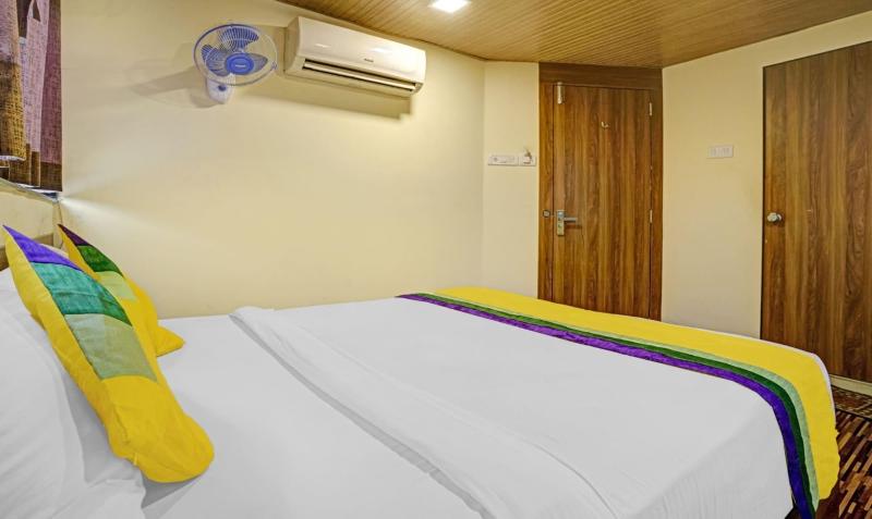 New Harshita Inn By Glitz Hotel image