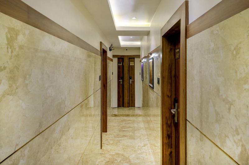 Metropolis Business Hotel image