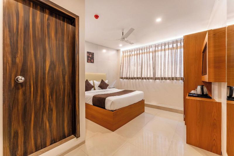 Metropolis Business Hotel image