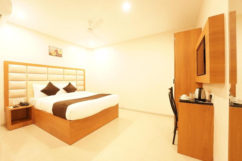 Metropolis Business Hotel image