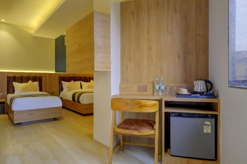 Metropolis Business Hotel image