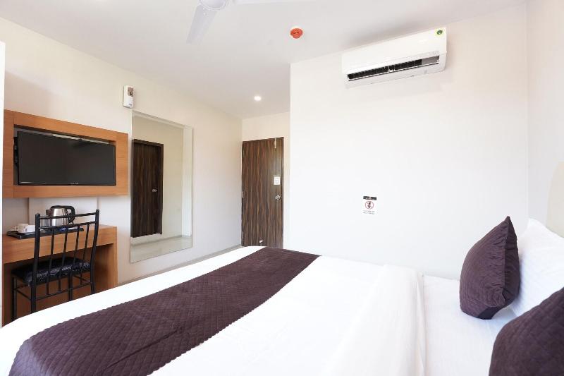Metropolis Business Hotel image