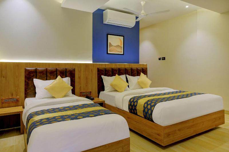 Metropolis Business Hotel image