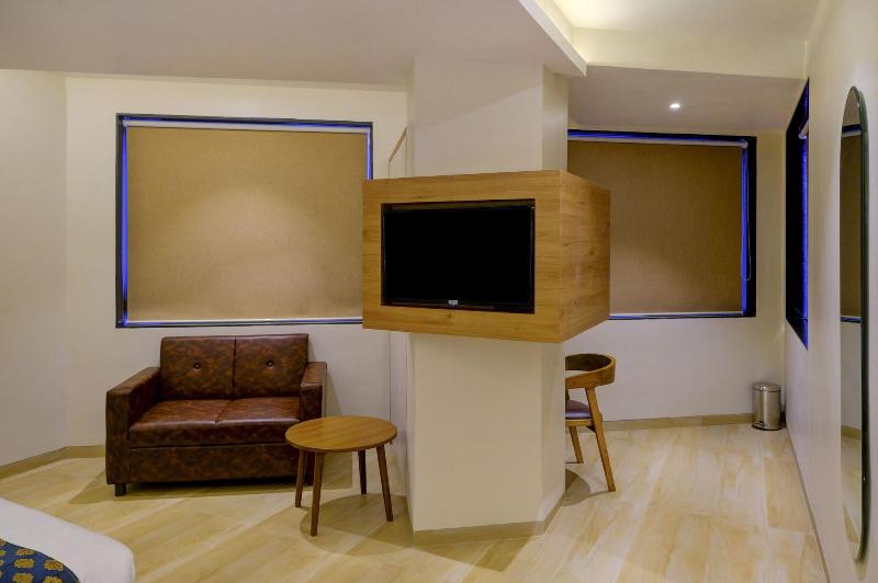 Metropolis Business Hotel image