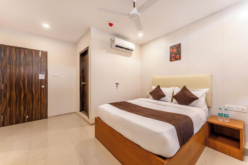 Metropolis Business Hotel image